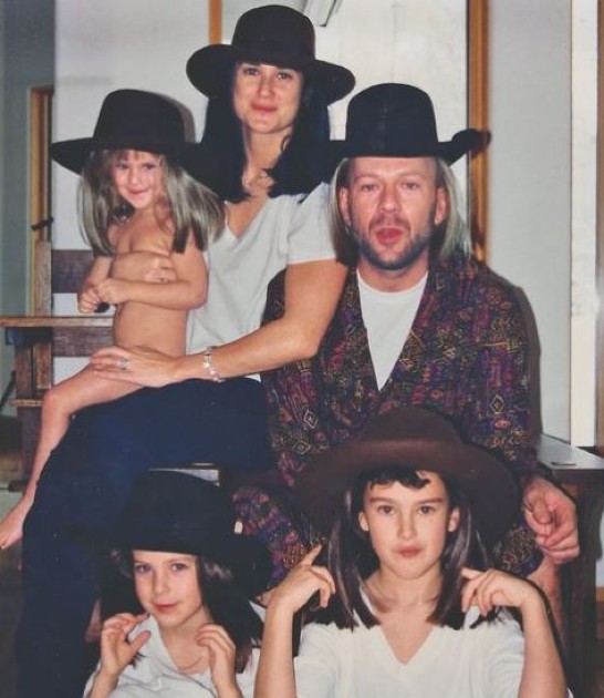Imagine cu Bruce Willis, Demi Moore și fetele lor când erau mici