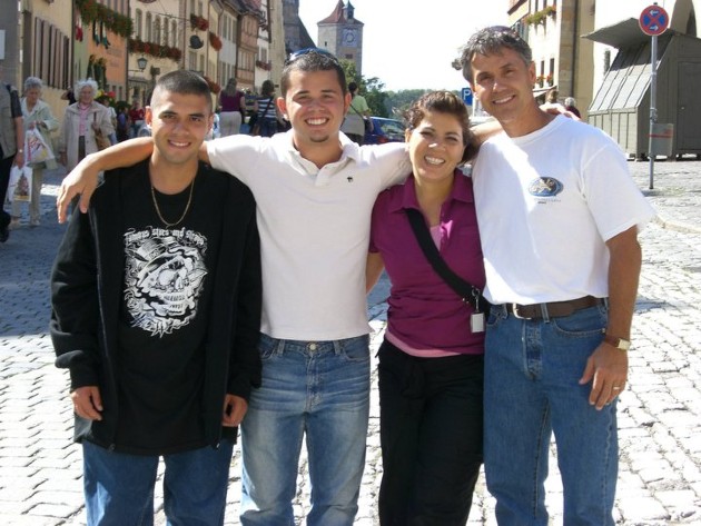 Imagine cu Steve Bibel și familia sa în excursie