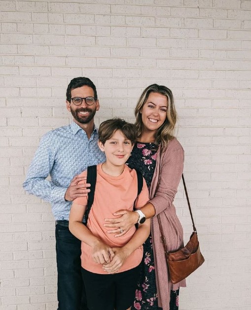 Imagine cu Stephanie alături de noul ei soț și fiul ei