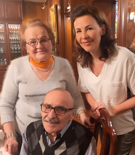 Imagine cu Adina Alberts și părinții ei de Sf. Ștefan
