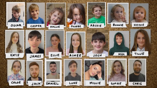 Imagine cu cei 22 de copii ai familiei Radford