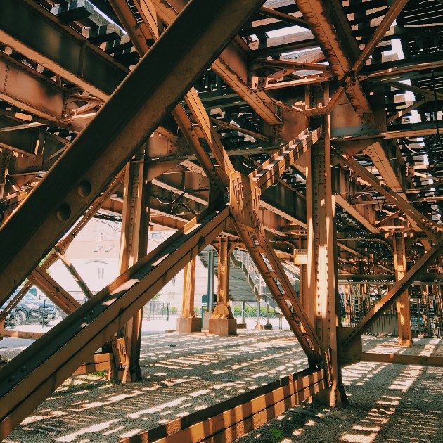 Imagine cu partea de sub a unui pod