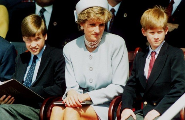 Imagine cu Prințesa Diana alături de William și Harry când erau mici