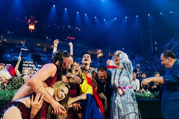 Imagine cu WRS înconjuart de oameni la semifinala Eurovision