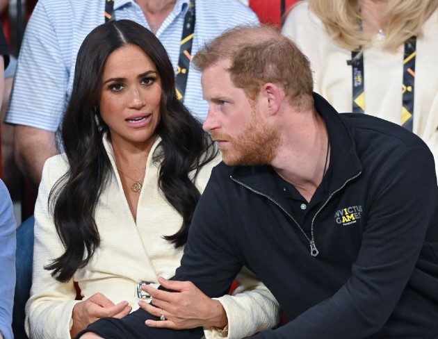 Imagine cu Prințul Harry și Meghan Markle în timpul unui meci de veloi la Invictus Games - Zuiderpark 17 aprilie, 2022 în Haga, Olanda