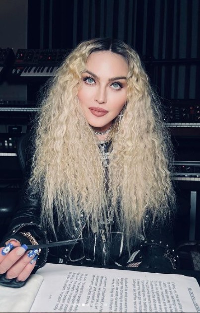 Imagine cu Madonna la studio