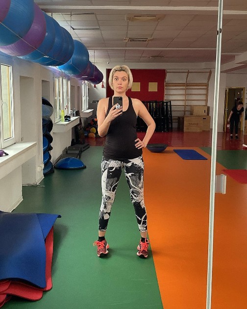 Imagine cu Diana Dumitrescu la sala de fitness în anul 2021