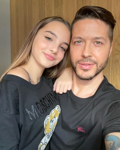 Imagine cu Jorge și fiica sa Karina în timp ce fac un selfie