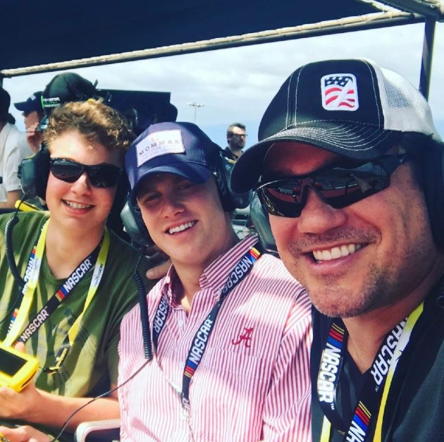 Imagine cu Dean Cain și fiul său la NASCAR