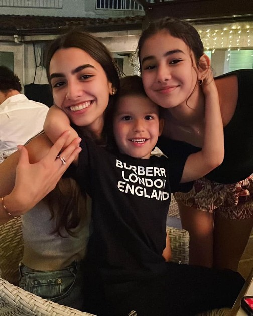 Imagine cu fiicele lui Adrian Mutu în timp ce se joacă cu Tiago