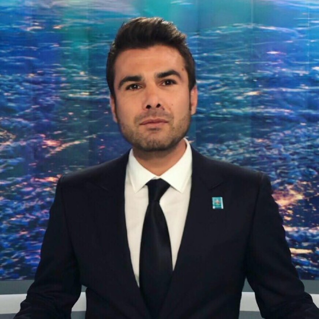 Imagine cu Adrian Mutu îmbrăcat în costum negru