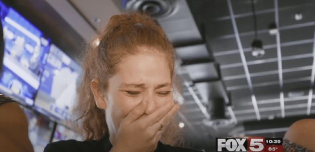 Imagine cu Jessica plângând după ce a primit bani pentru a-și trata soțul