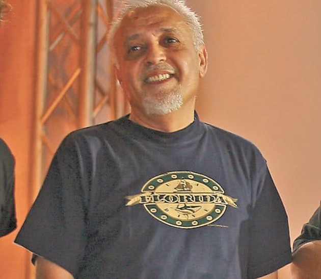 Imagine cu Leluț Vasilescu îmbrăcat într-un tricou negru