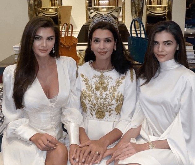 Imagine cu Alina, Monica și Ramona Gabor în Dubai