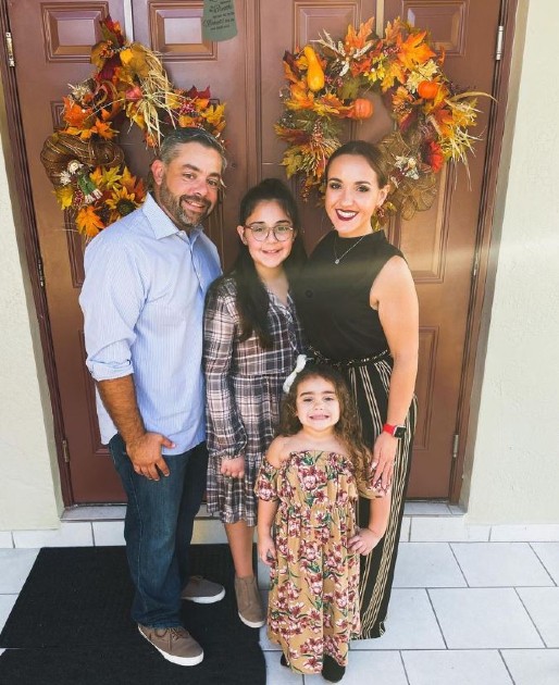 Imagine cu Gabriel și Grace alături de fiicele lor de Ziua Recunoștinței în 2020