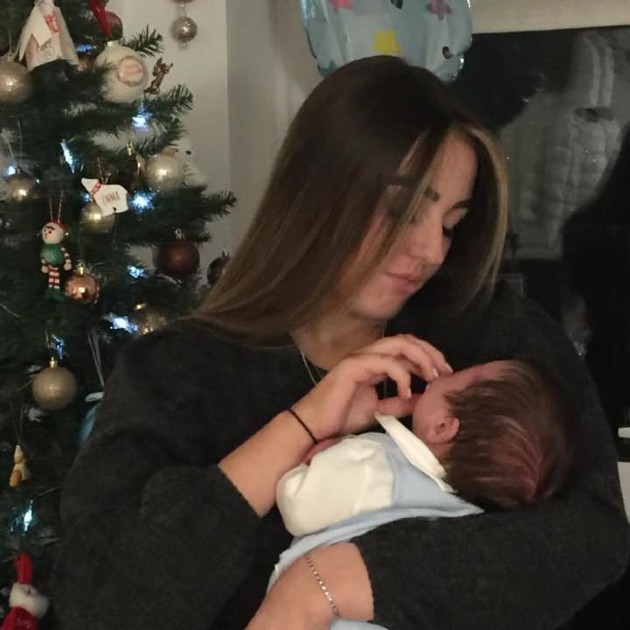 Imagine cu Melissa Mccabe alături de fiul ei, de Crăciun