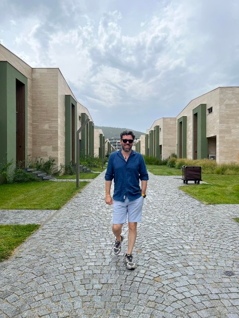 Imagine cu Alex Dima în vacanță, în Bulgaria