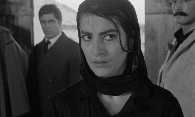 Imagine alb negru cu Irene Papas în Zorba the greek