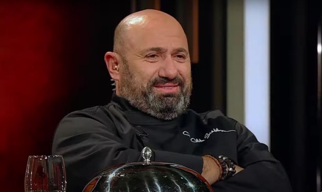 Imagine cu Cătălin Scărlătescu în timpul emisiunii Chefi la cuțite