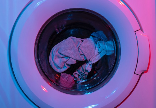 Imagine cu o mașină de spalăt cu haine în ea