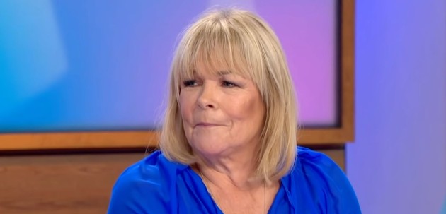 Imagine cu Linda Robson în timpul unui emisiuni