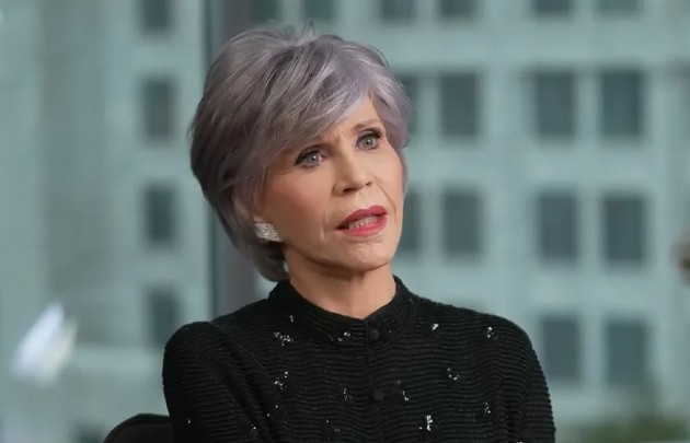 Imagine cu Jane Fonda în timpul interviului Entertainment Tonight