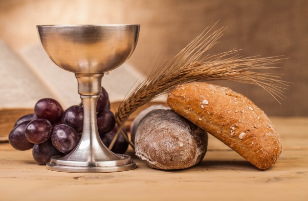Imagine cu vinul și păinea din Biserică