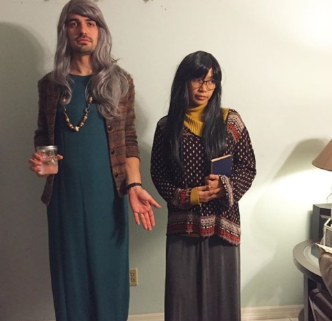 cuplu costumat in personaje din Portlandia