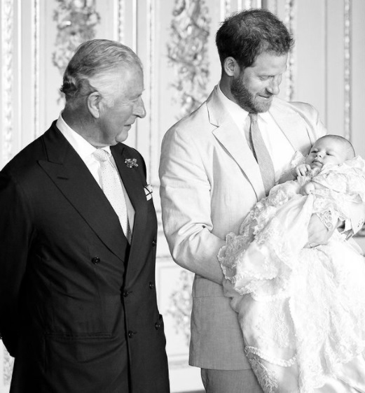 printul charles si printul harry, la botezul lui archie