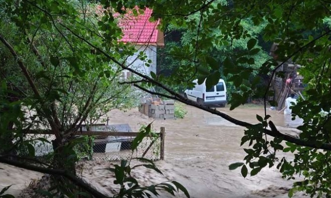 casa afectata de inundatii in judetul alba