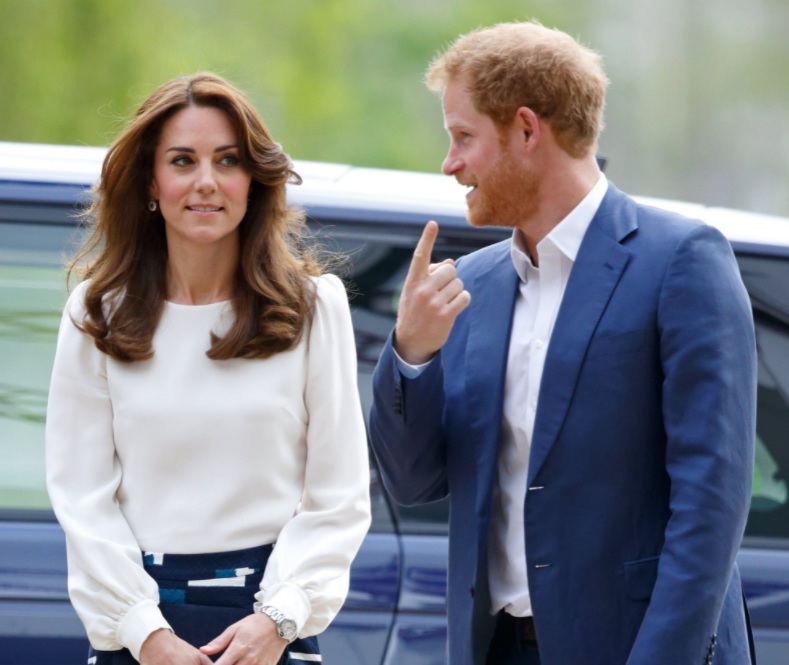 kate middleton si printul harry se plimba impreuna si vorbesc