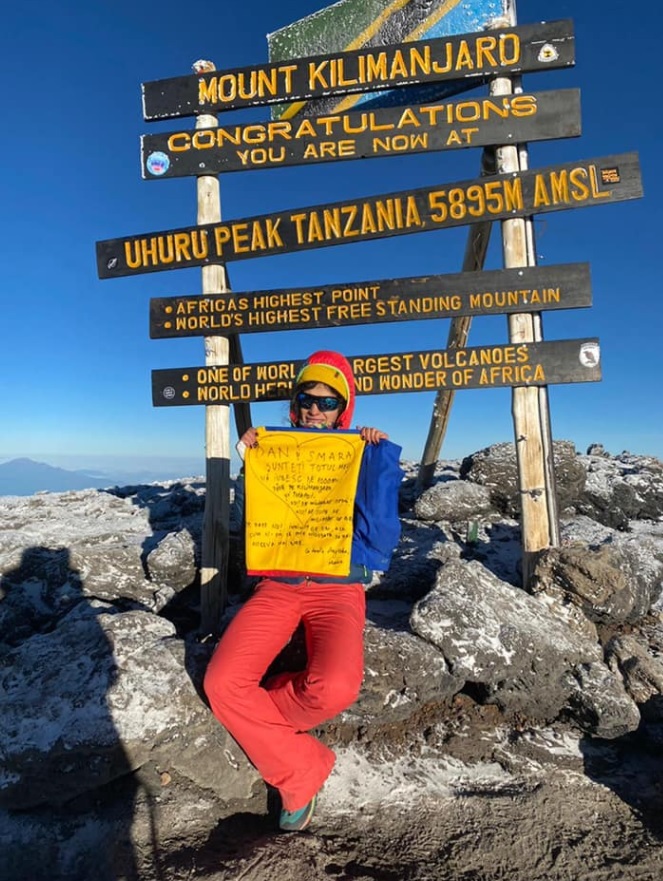 iubita lui codin maticiuc, in expeditie pe Kilimanjaro