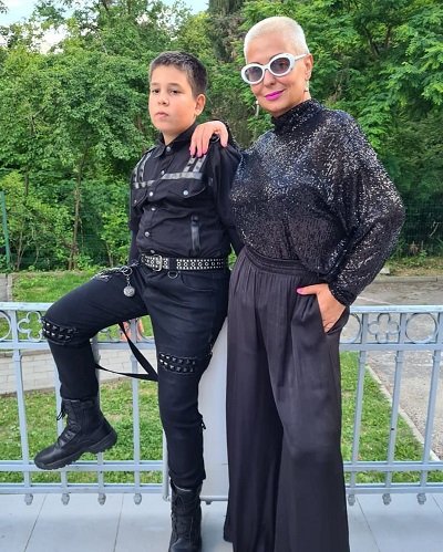 Monica Anghel si fiul ei, Aviv, in tinute all black