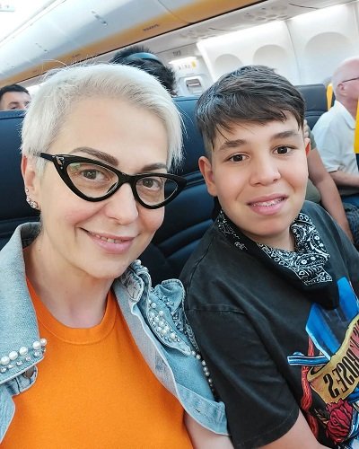 Monica Anghel in tren alaturi de fiul ei, Aviv