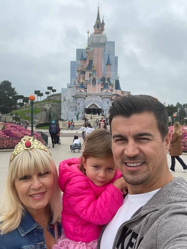 Elena Udrea, partenerul ei Adrian Alexandrov si fiica lor, Eva