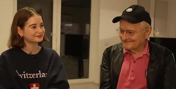 Irina Columbeanu alaturi de tatal ei la un podcast