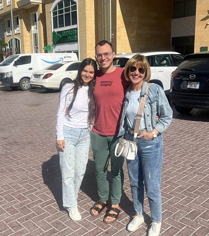 Marina Almasan in vacanta alaturi de fiul ei, Victor si de iubita acestuia, Ana