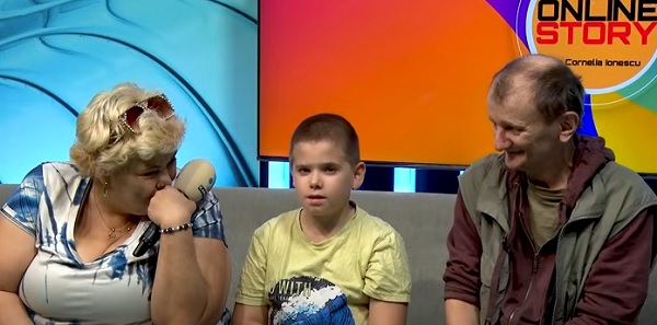 Ioana Tufaru, alături de soțul ei, Ionuț, și de fiul lor, Luca, la o emisiune TV