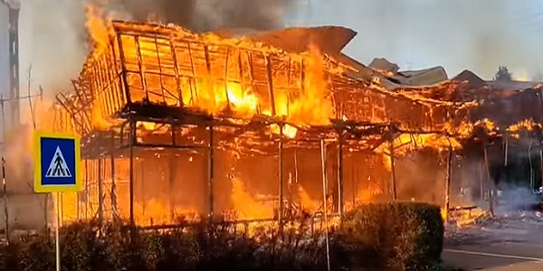 imagine de la incendiul de la fostul club Bellagio din Mamaia