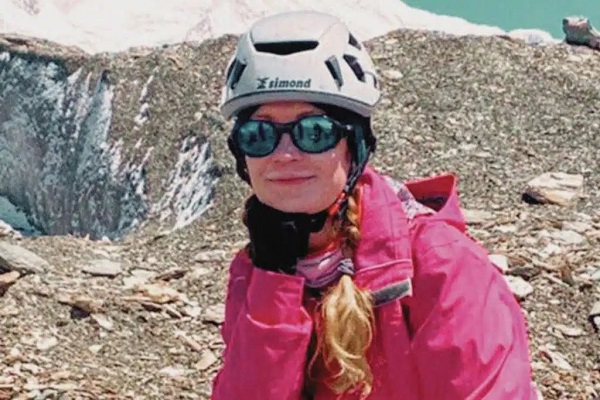 alpinista Natalia Nagovițîna într-o expediție