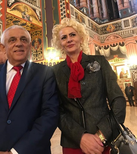 Petre Daea și soția lui, Camelia Luchian, într-o biserică