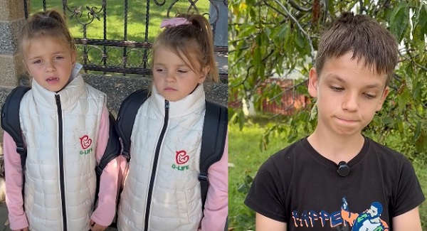 fetite cu ghiozdane in spate și băiețel trist