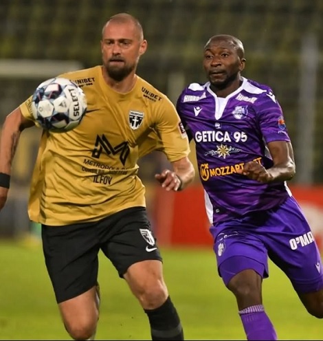 Gabriel Tamaș într-un meci de fotbal 