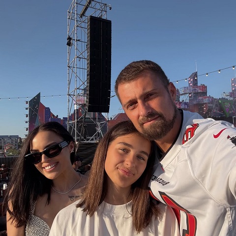 Gabriel Tamaș alături de soția și de fiica lui