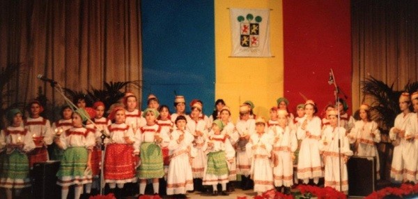 spectacol susținut de grupul MiniSONG
