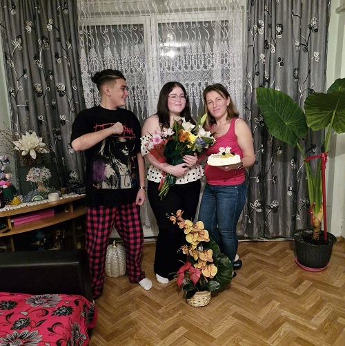 mama și fratele Mirelei Stanciu, tânăra de 24 de ani moartă în explozia din Rahova