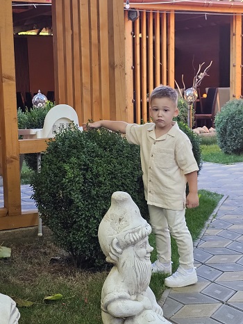Ștefan Vladimir, băiețelul cu spina bifida care are nevoie de o intervenție chirurgicala