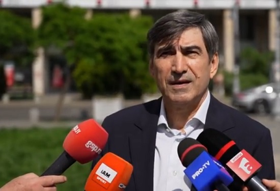 Victor Pițurcă în timpul unui interviu