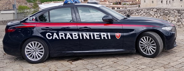 mașină carabinieri Italia