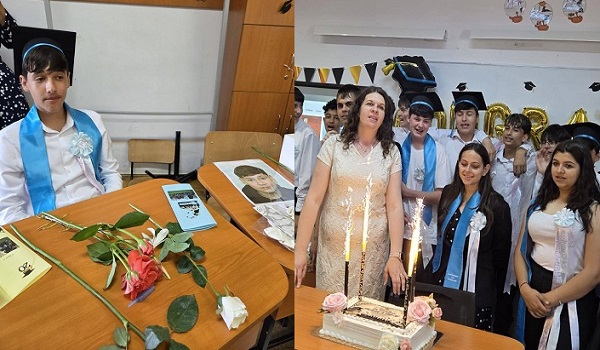 colaj imagini, elev de clasa a VIII-a intr-o sala de clasa, cu toca si cravata la ultimul clopotel dupa festivitatea de absolvire clasa a VIII-a Scoala Gimnaziala Cenei, stand ganditor in banca , avand pe pupitru trandafiri, langa el fiind banca in care a stat Mario Berinde, adolescentul de 15 ani ucis, pe banca pe care a stat acesta aflandu-se o fotografie cu el si flori albe, in cealalta imagine fiind un cadru didactic si un grup de elevi absolventi de clasa a VIII-a avand in fata lor un tort cu lumanari aprinse pus pe o banca
